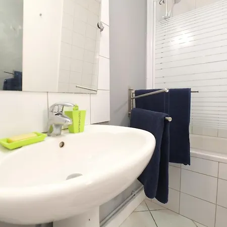 Escale De 80 M2 Avec Cour Et Parking *