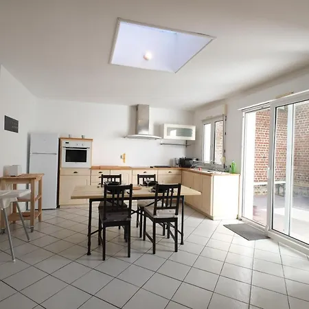 Apartment Escale De 80 M2 Avec Cour Et Parking Lille