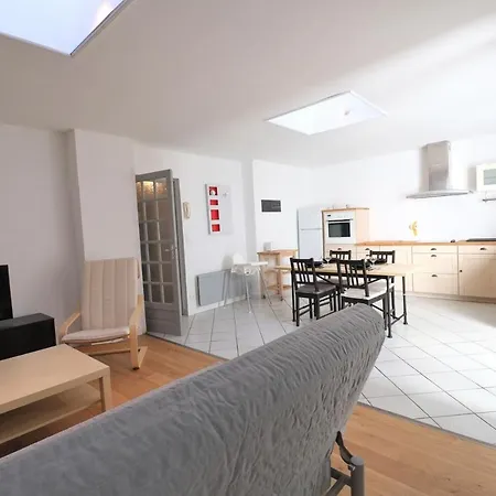 Escale De 80 M2 Avec Cour Et Parking Apartment *
